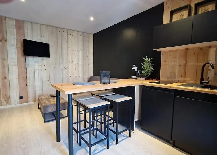 Rénové à - Plage, Centre&gare à Pied